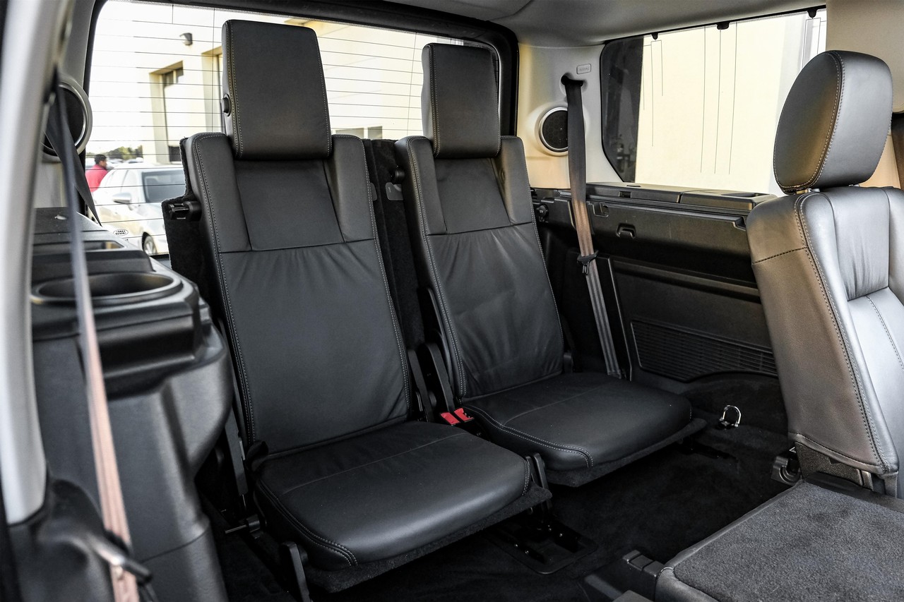 Land Rover LR4 Vehicle Main Gallery Image 45