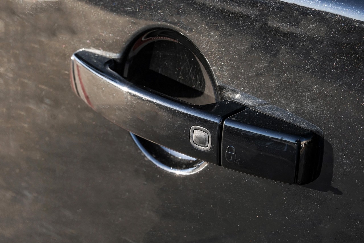 Land Rover LR4 Vehicle Main Gallery Image 46