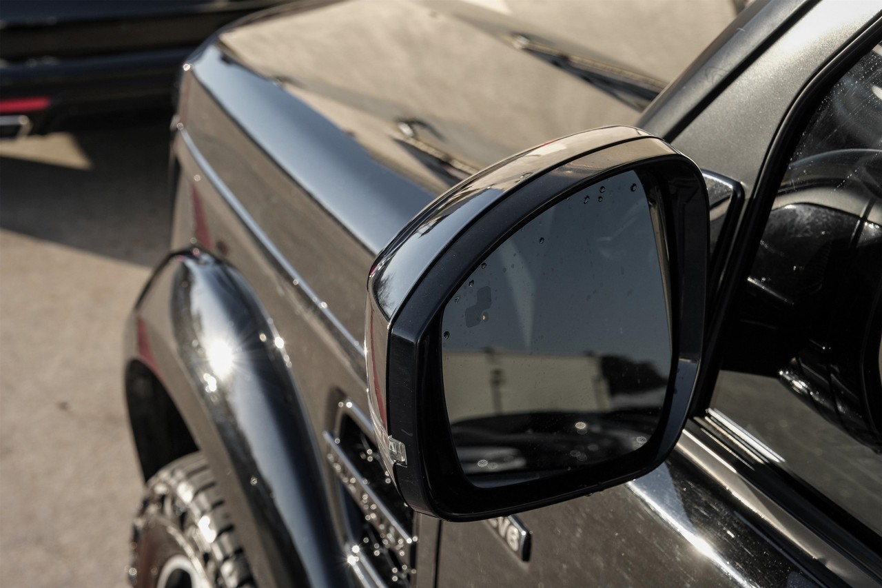 Land Rover LR4 Vehicle Main Gallery Image 47