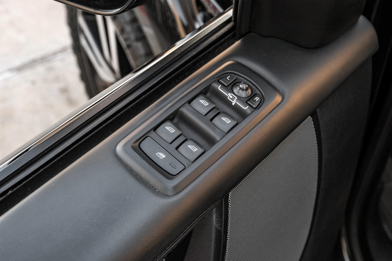 Land Rover LR4 Vehicle Main Gallery Image 49