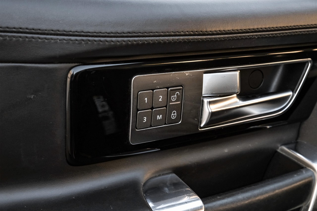 Land Rover LR4 Vehicle Main Gallery Image 50