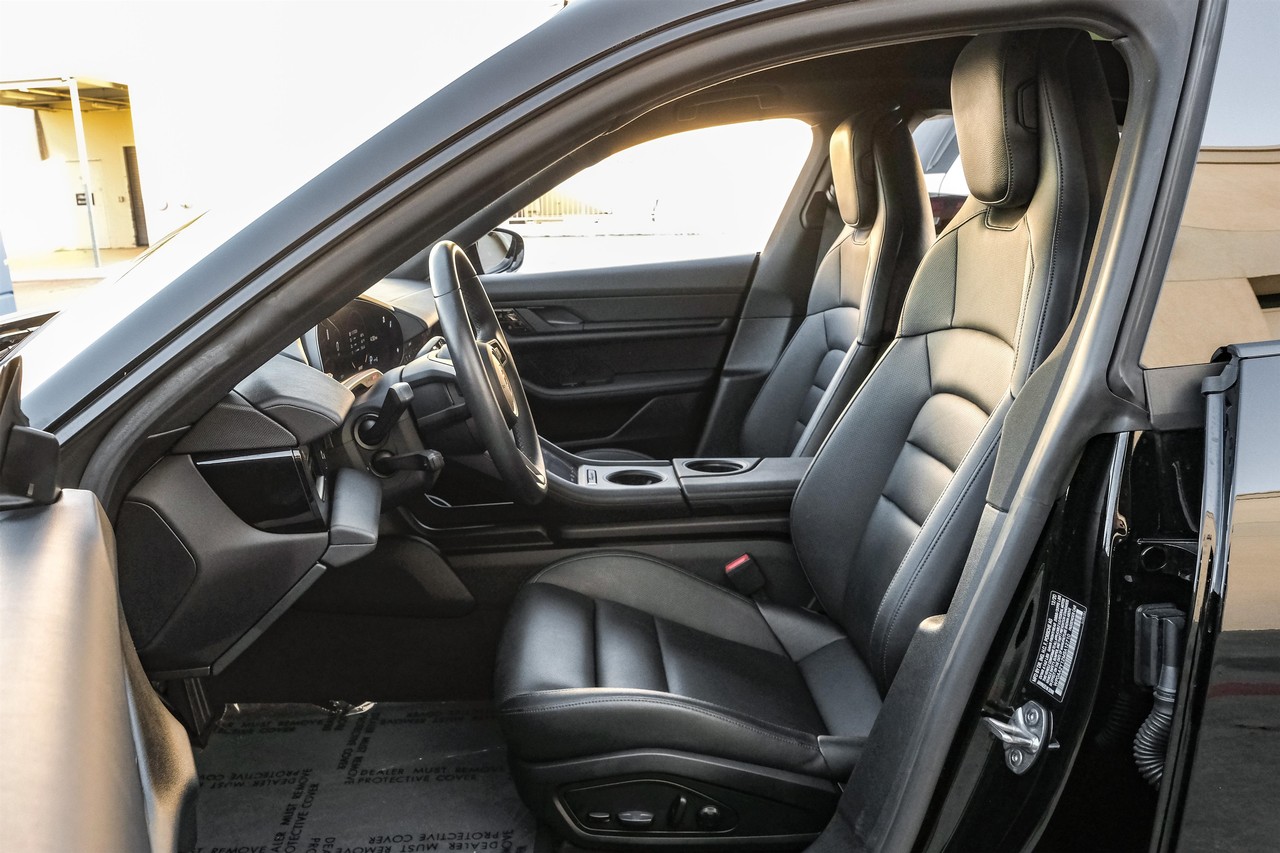 Porsche Taycan Vehicle Main Gallery Image 04