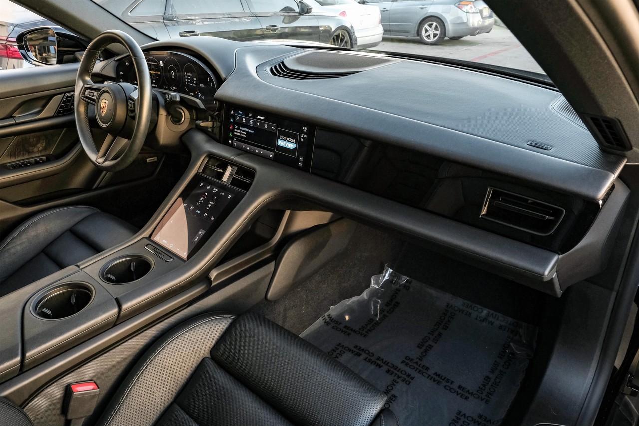 Porsche Taycan Vehicle Main Gallery Image 12