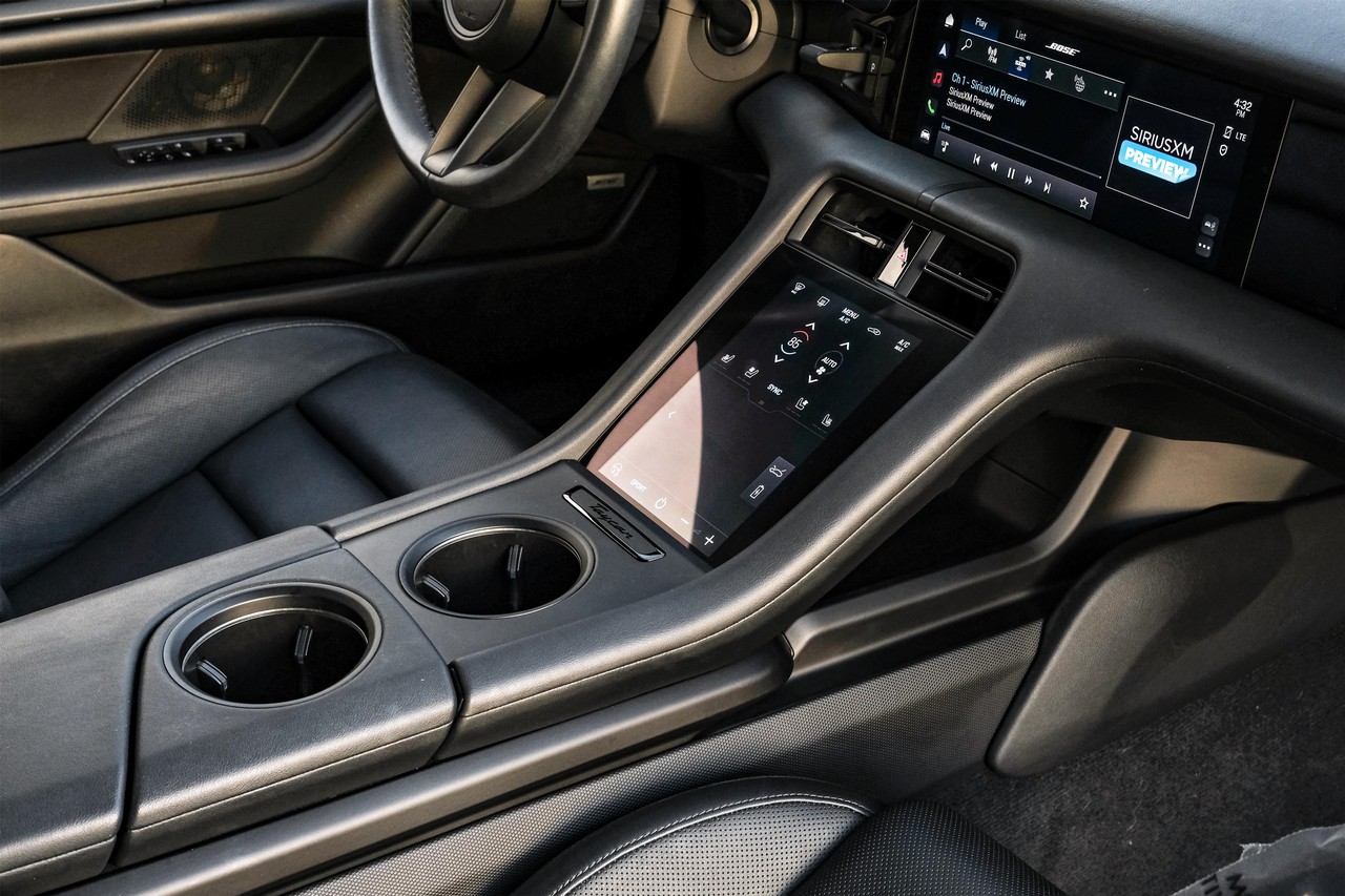 Porsche Taycan Vehicle Main Gallery Image 20