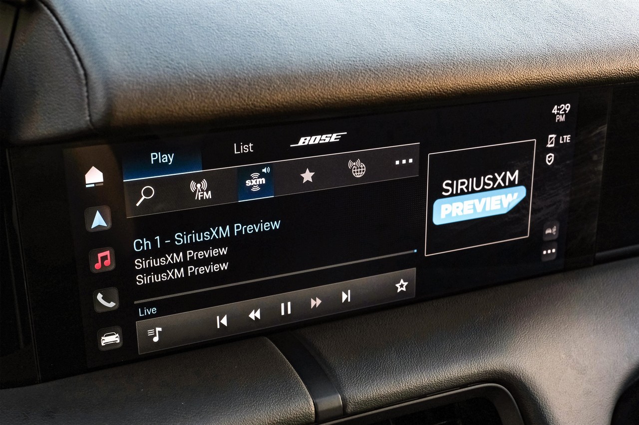 Porsche Taycan Vehicle Main Gallery Image 26