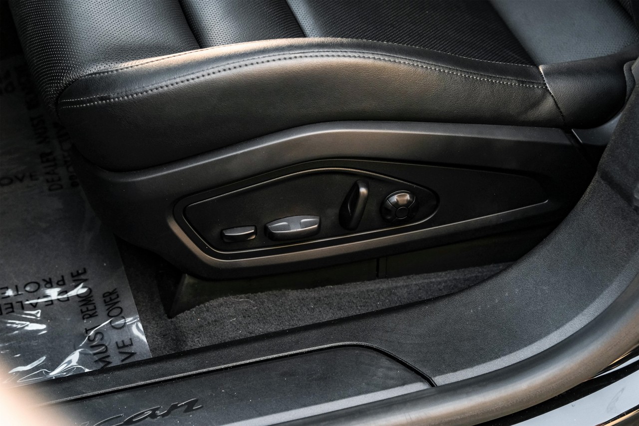 Porsche Taycan Vehicle Main Gallery Image 29