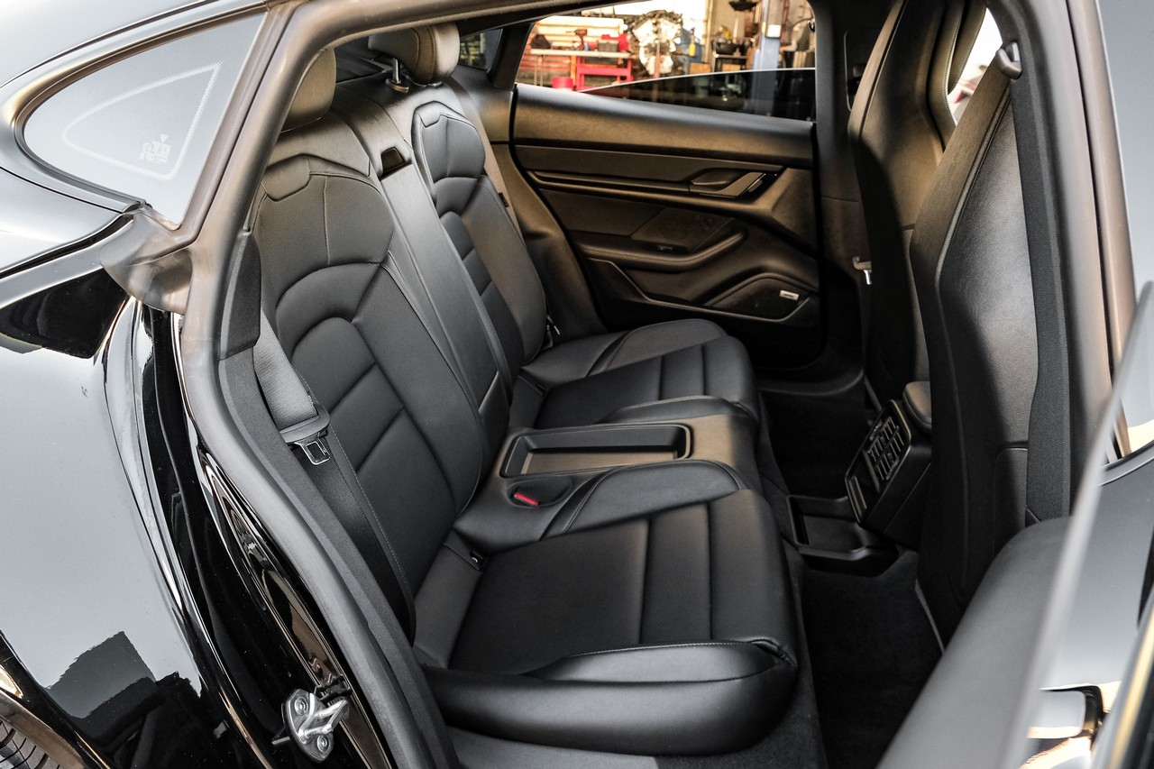 Porsche Taycan Vehicle Main Gallery Image 33