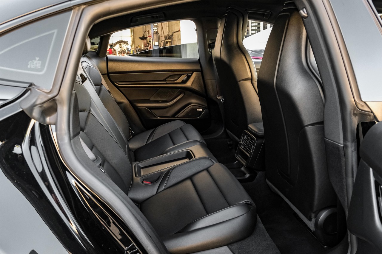 Porsche Taycan Vehicle Main Gallery Image 34