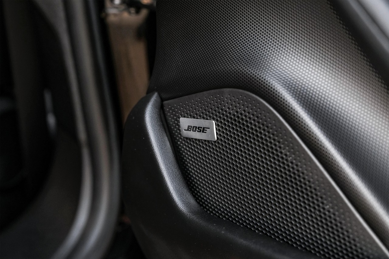 Porsche Taycan Vehicle Main Gallery Image 45