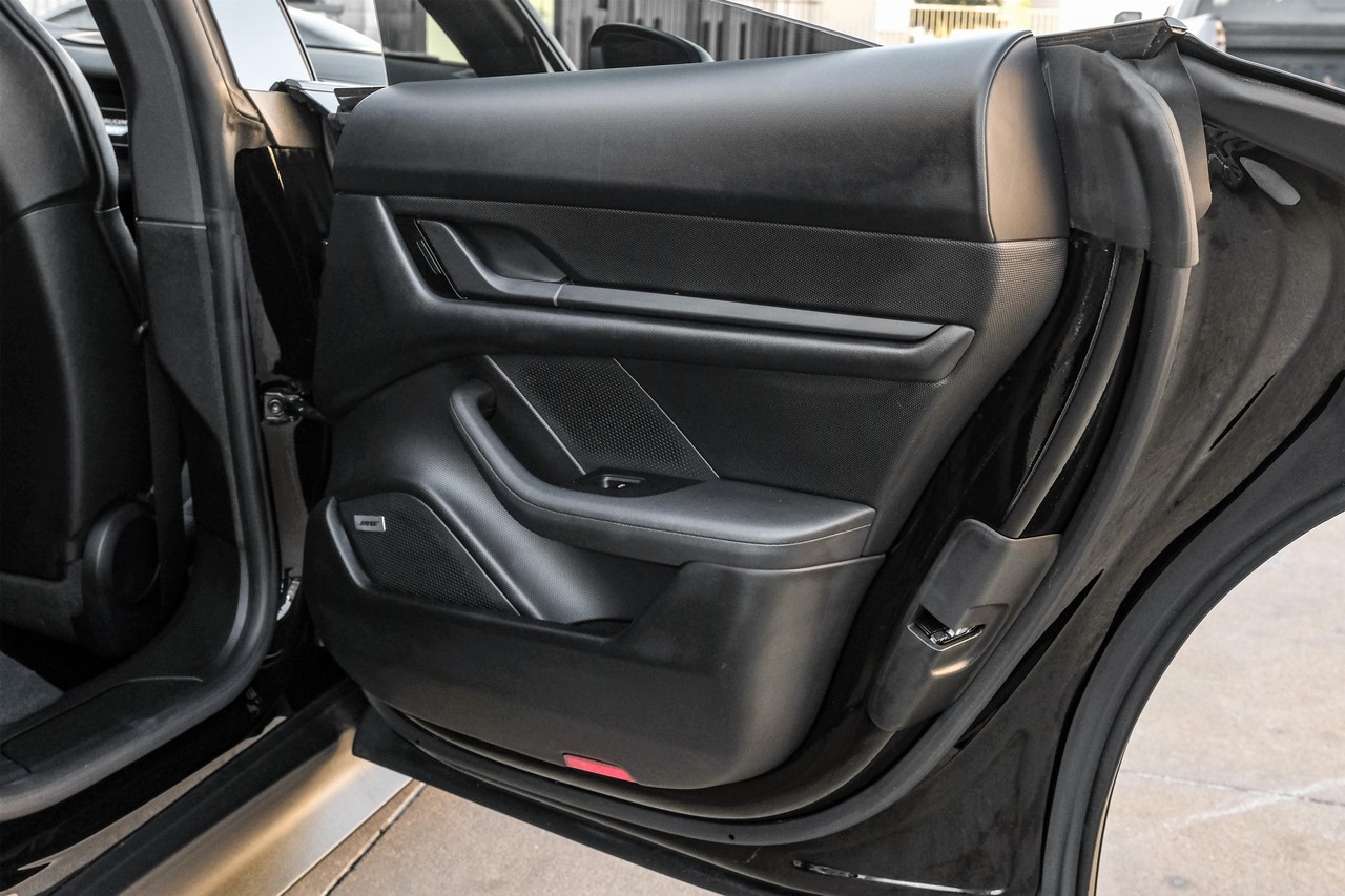 Porsche Taycan Vehicle Main Gallery Image 46