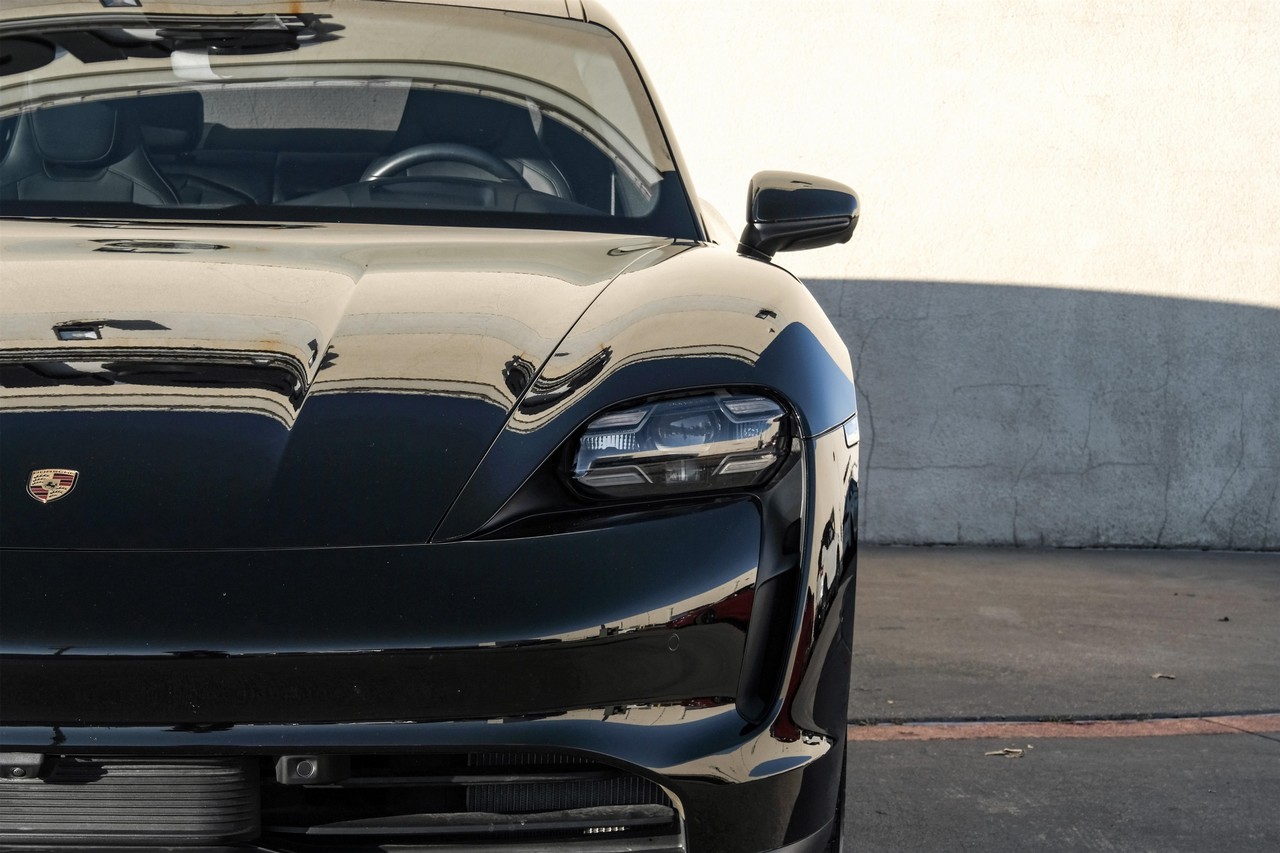 Porsche Taycan Vehicle Main Gallery Image 47