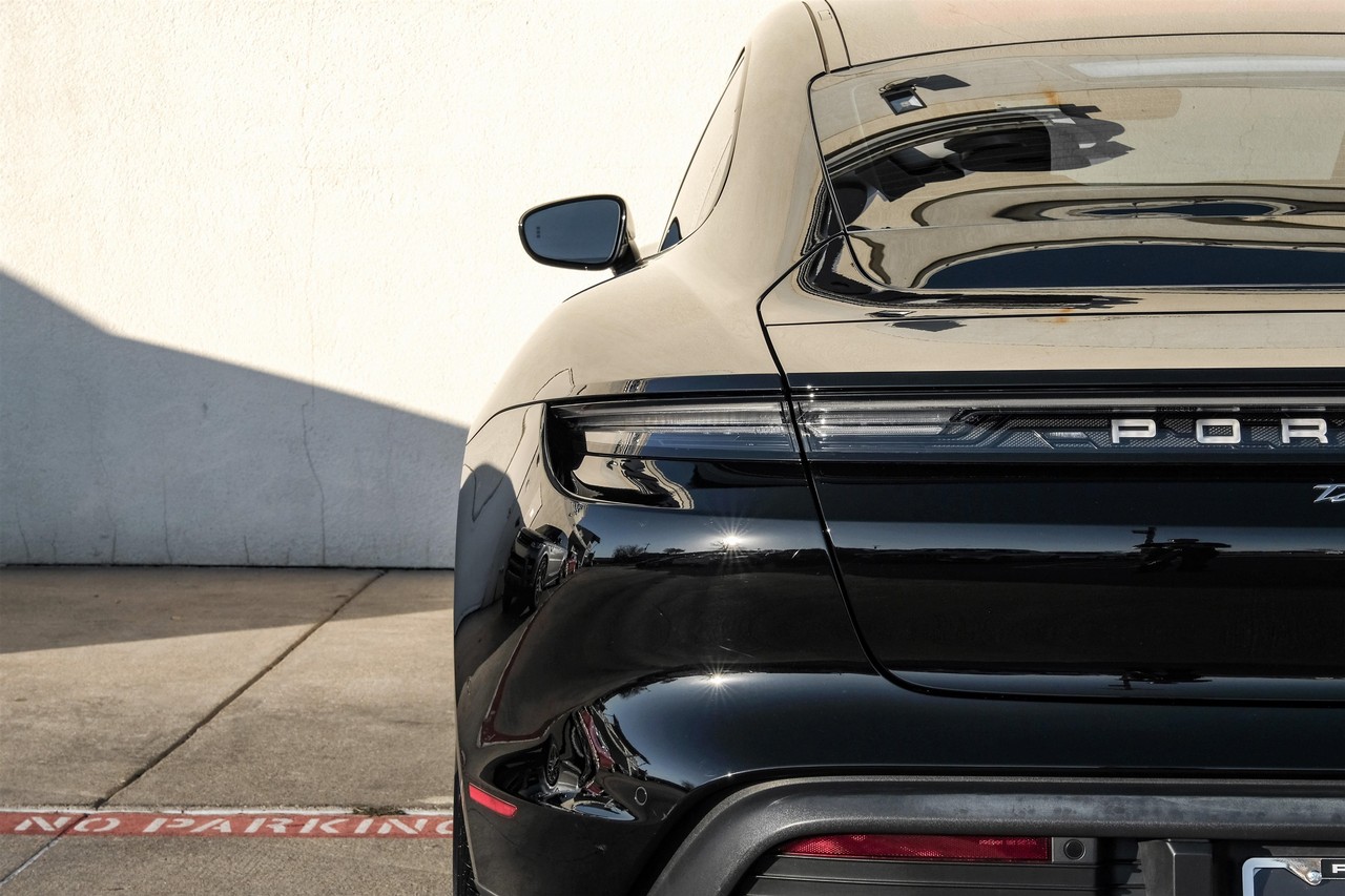 Porsche Taycan Vehicle Main Gallery Image 48