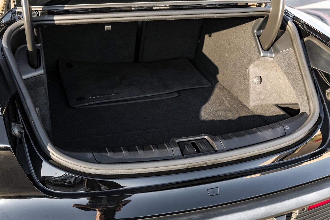 Porsche Taycan Vehicle Main Gallery Image 50