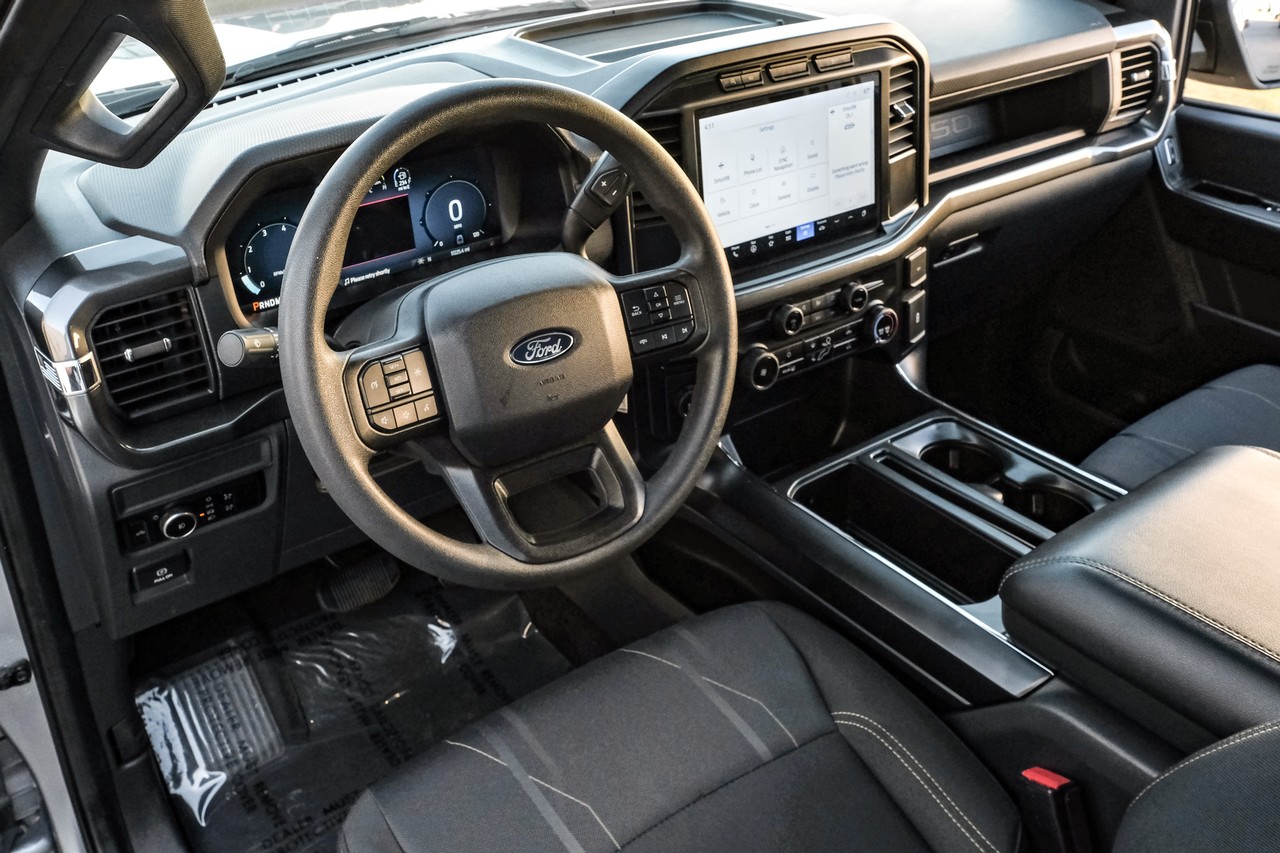 Ford F-150 Vehicle Main Gallery Image 03