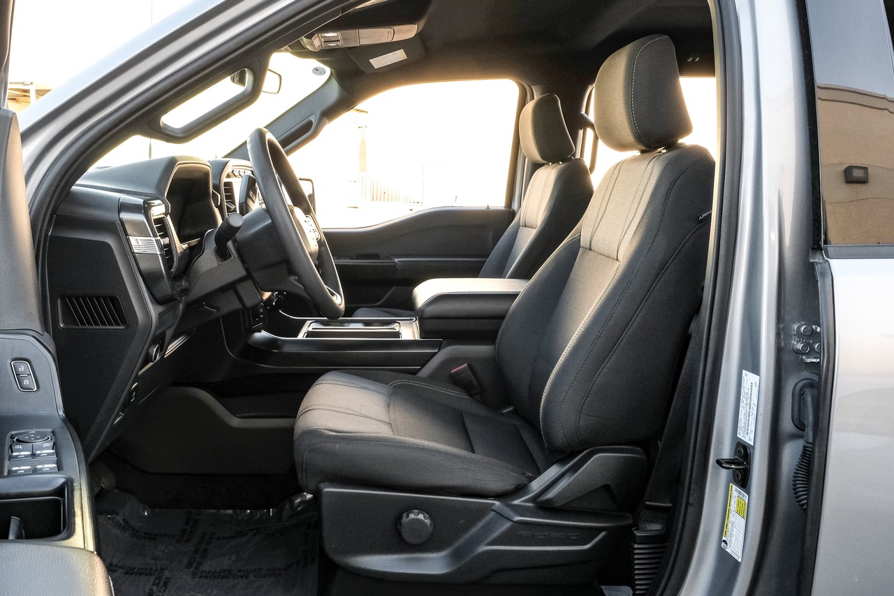 Ford F-150 Vehicle Main Gallery Image 04