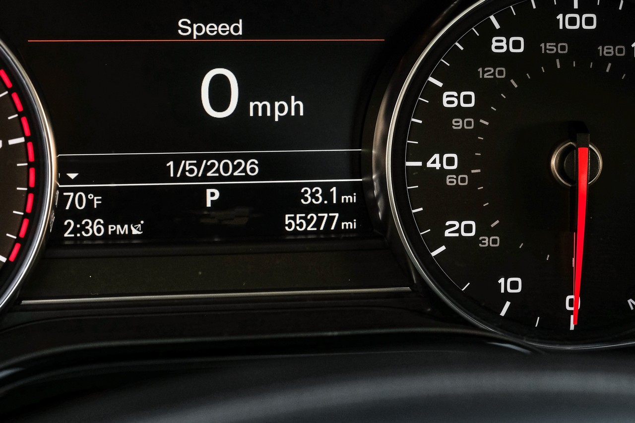 Audi A8 Vehicle Main Gallery Image 22