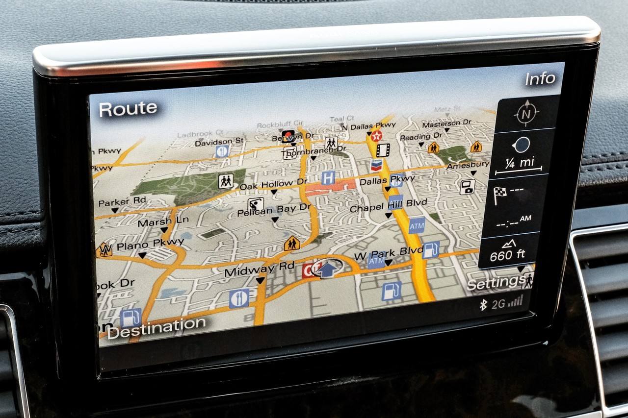 Audi A8 Vehicle Main Gallery Image 24