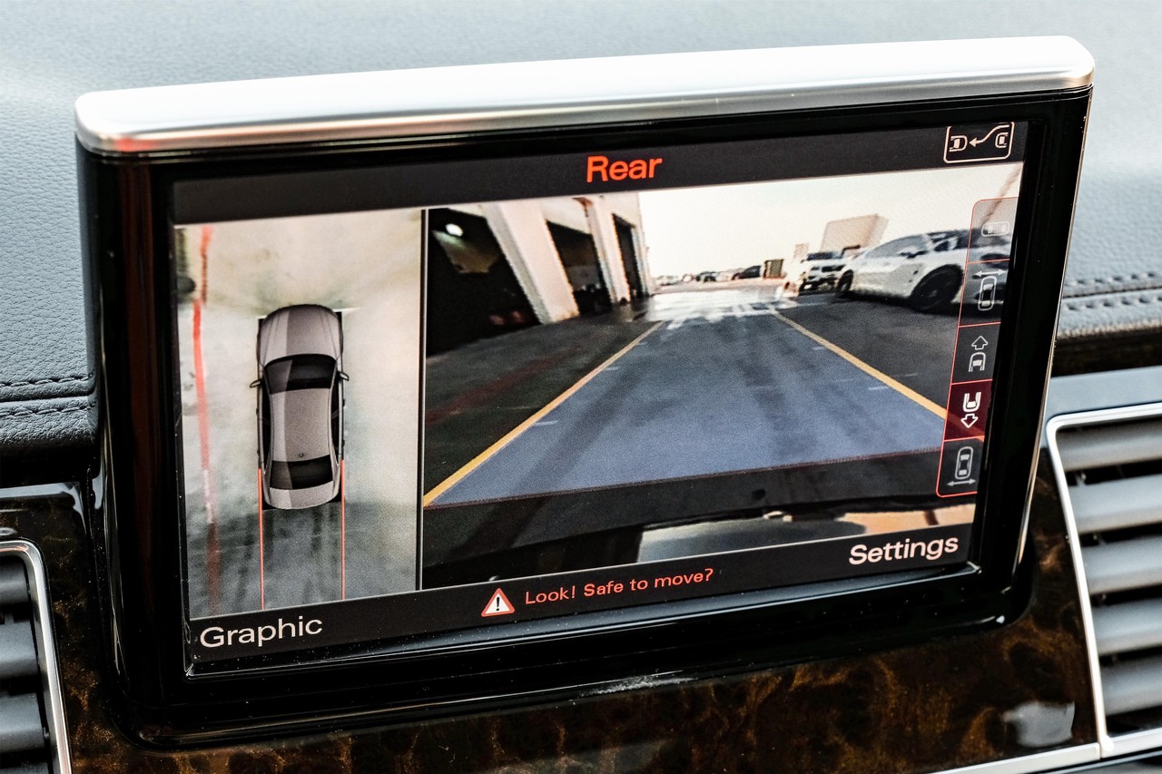 Audi A8 Vehicle Main Gallery Image 25