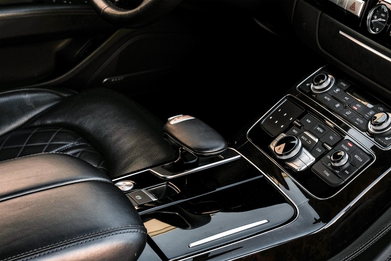 Audi A8 Vehicle Main Gallery Image 27