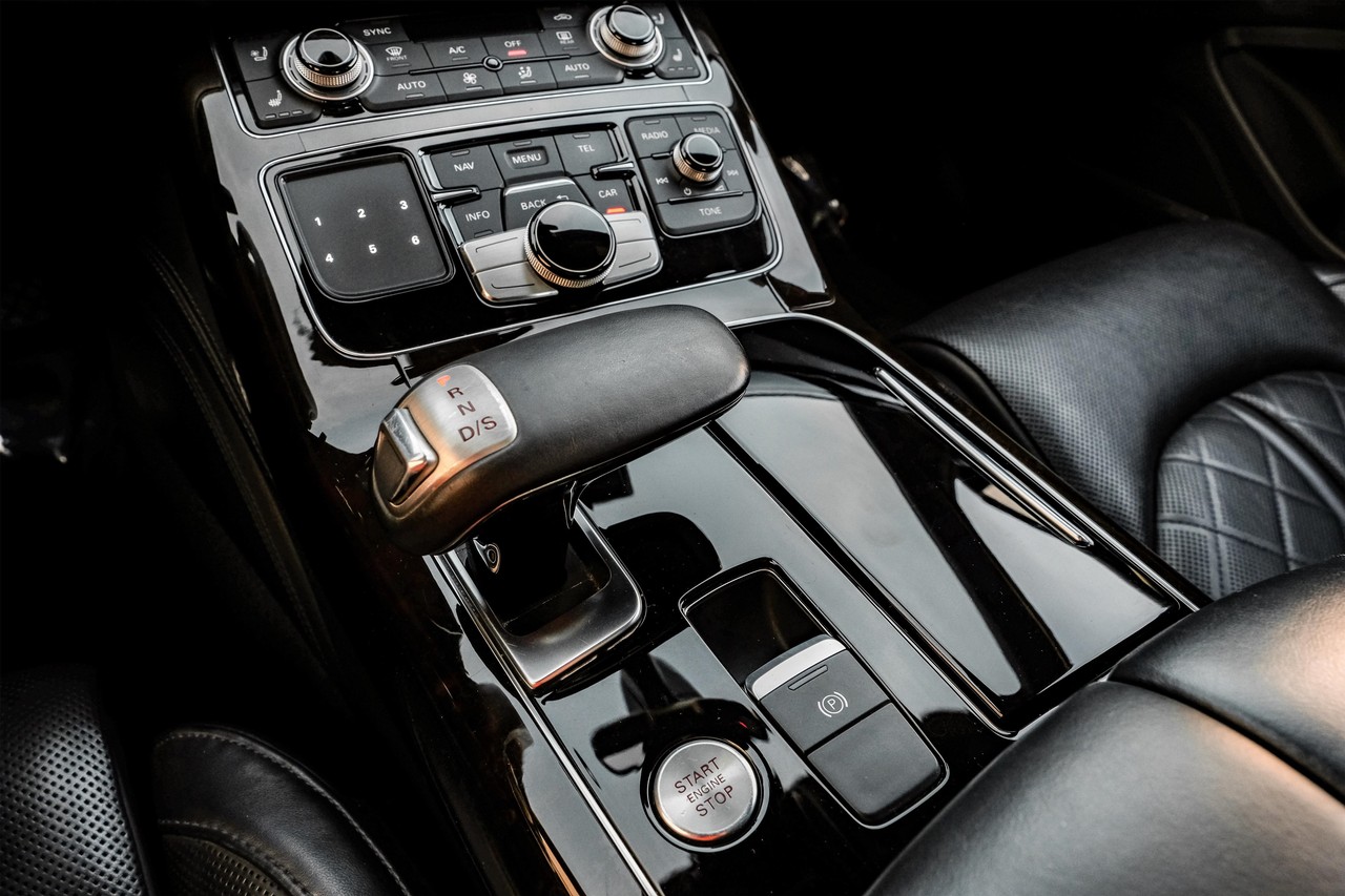 Audi A8 Vehicle Main Gallery Image 28