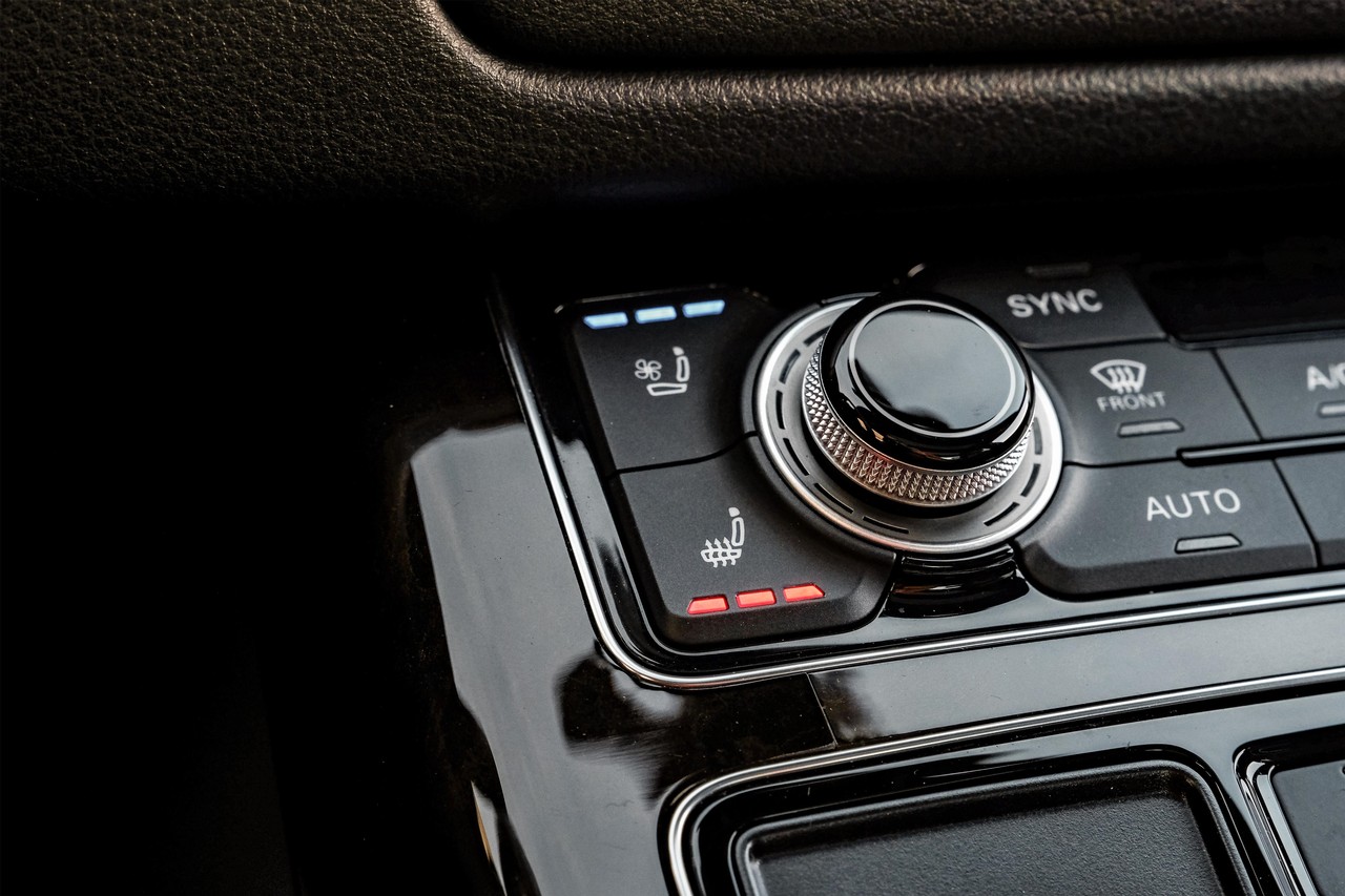 Audi A8 Vehicle Main Gallery Image 30