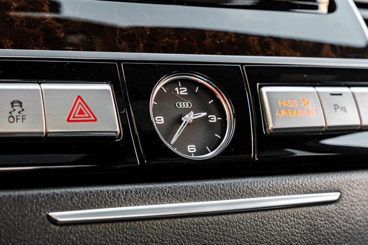 Audi A8 Vehicle Main Gallery Image 32