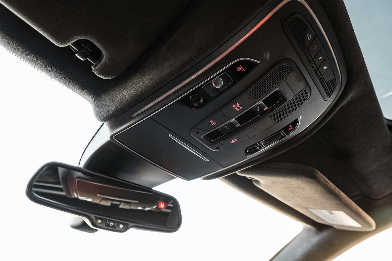 Audi A8 Vehicle Main Gallery Image 33