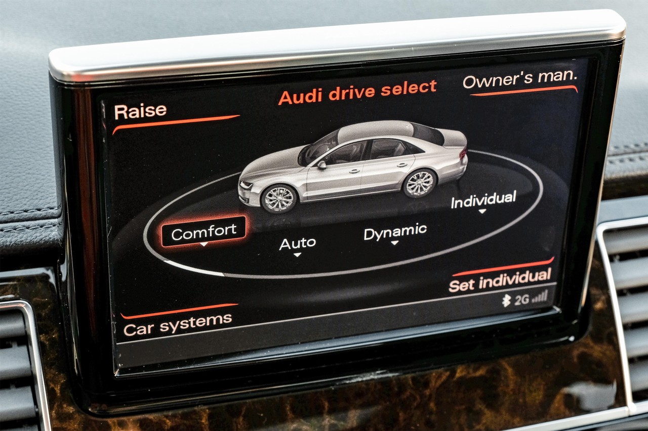 Audi A8 Vehicle Main Gallery Image 34