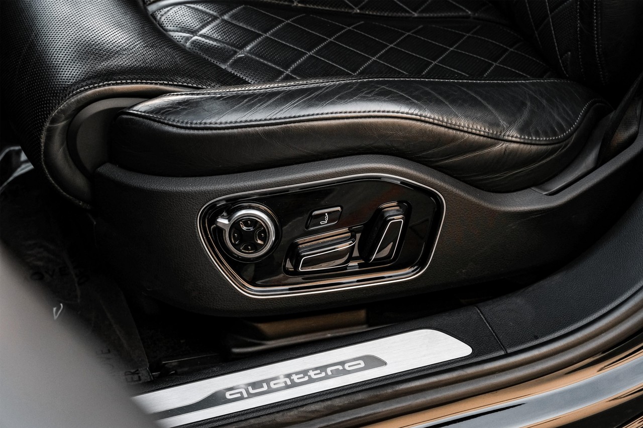 Audi A8 Vehicle Main Gallery Image 37