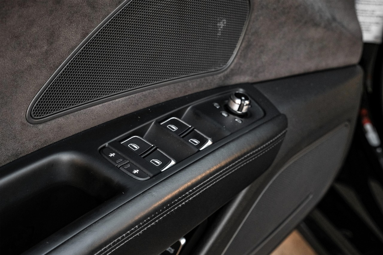 Audi A8 Vehicle Main Gallery Image 49