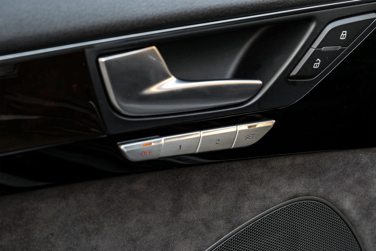 Audi A8 Vehicle Main Gallery Image 50