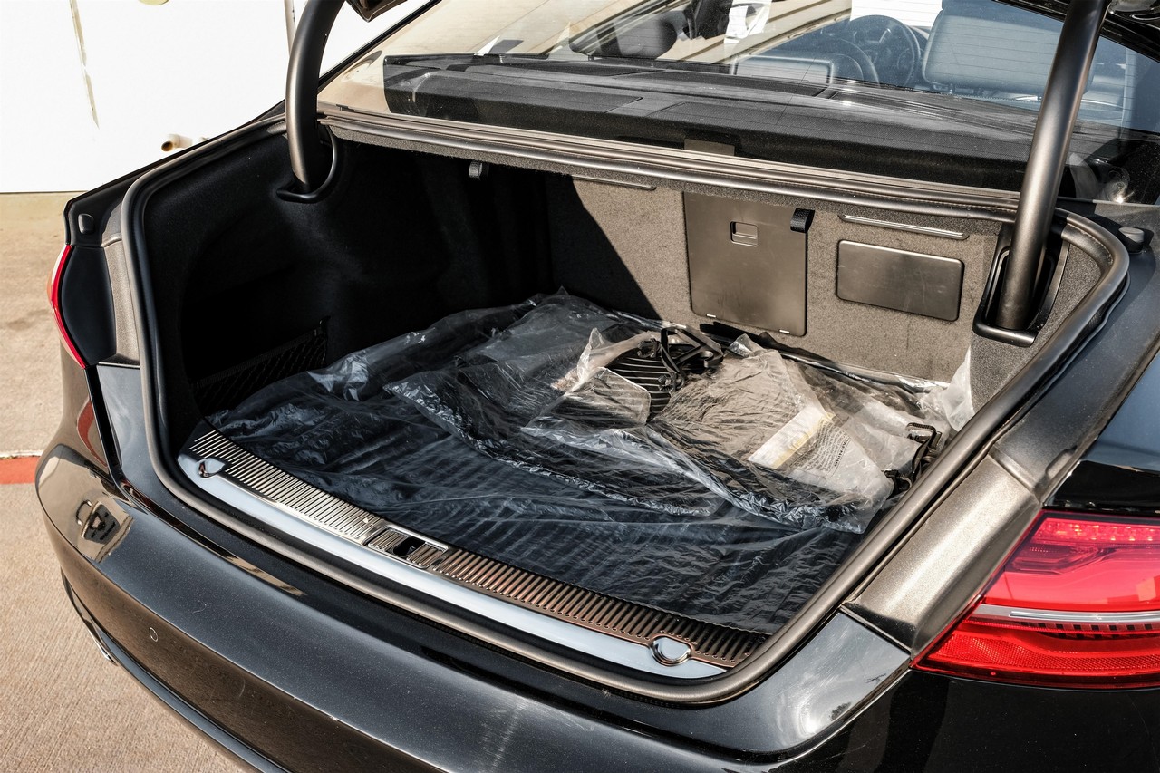 Audi A8 Vehicle Main Gallery Image 59