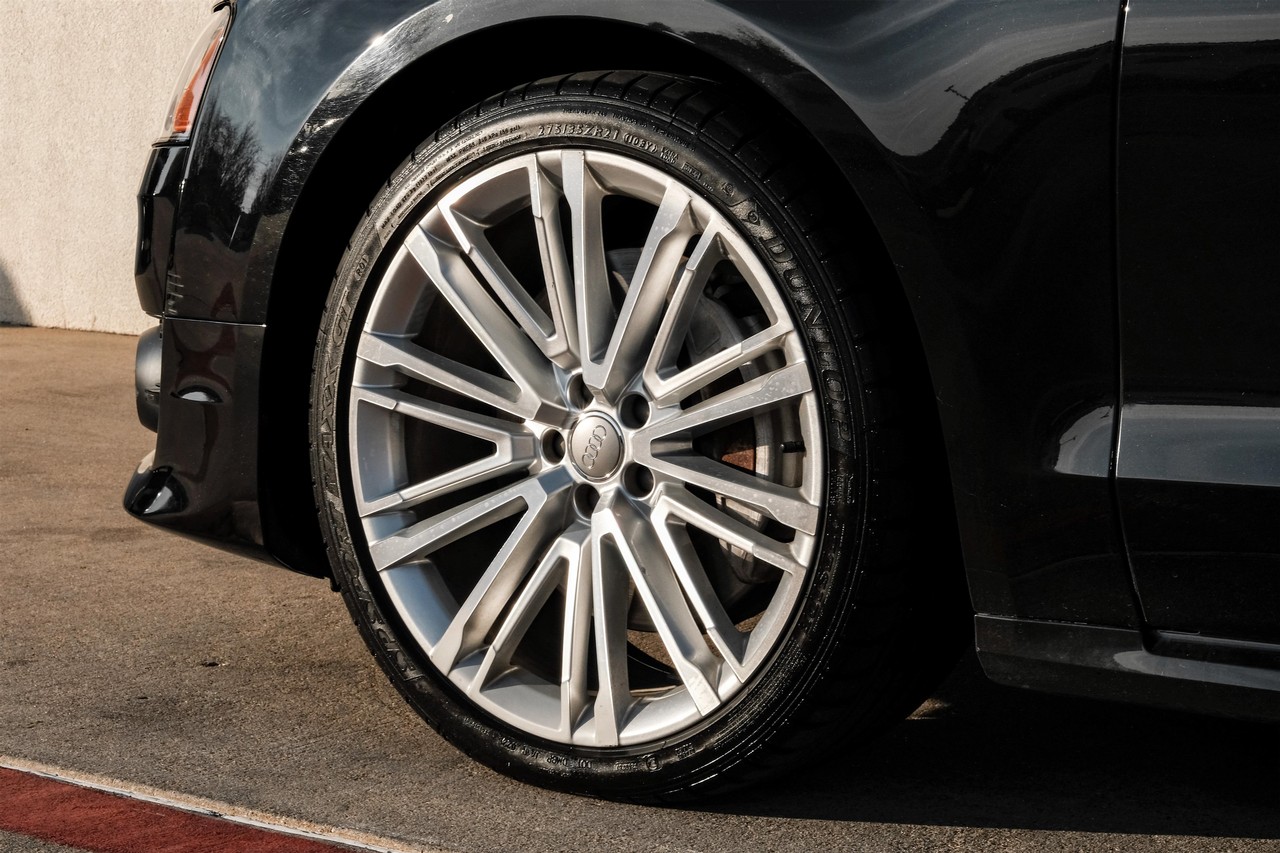 Audi A8 Vehicle Main Gallery Image 64