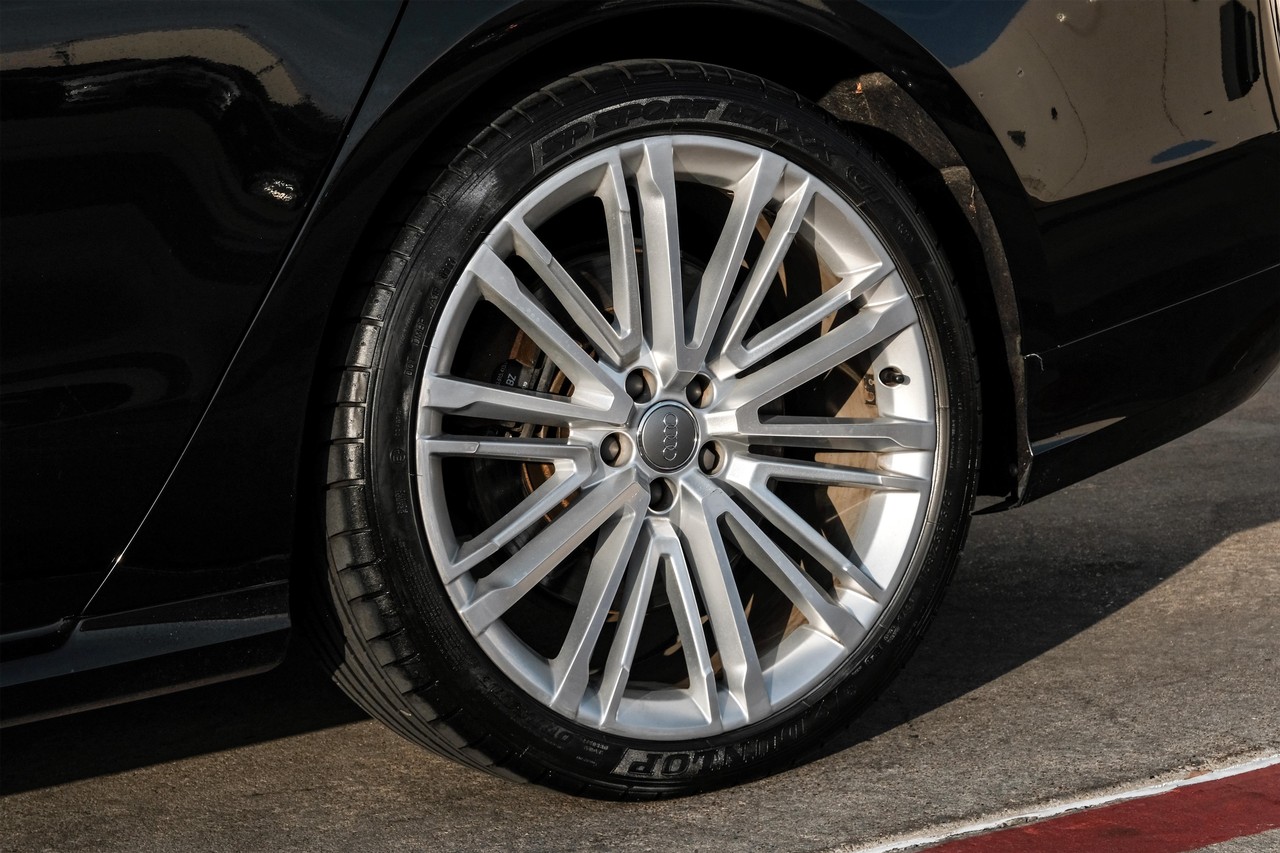 Audi A8 Vehicle Main Gallery Image 65