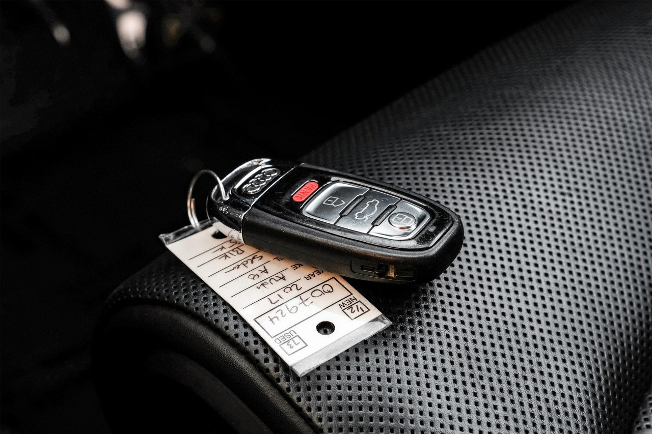 Audi A8 Vehicle Main Gallery Image 66