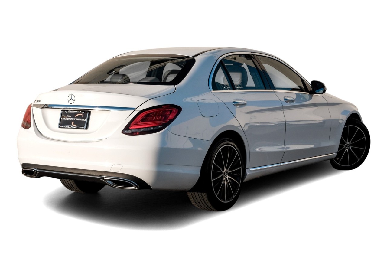 Mercedes-Benz C 300 Vehicle Main Gallery Image 09