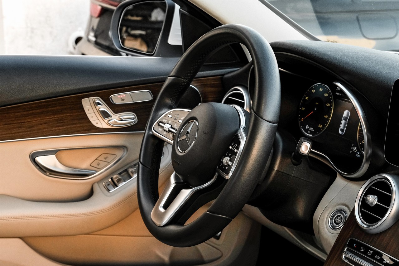 Mercedes-Benz C 300 Vehicle Main Gallery Image 14