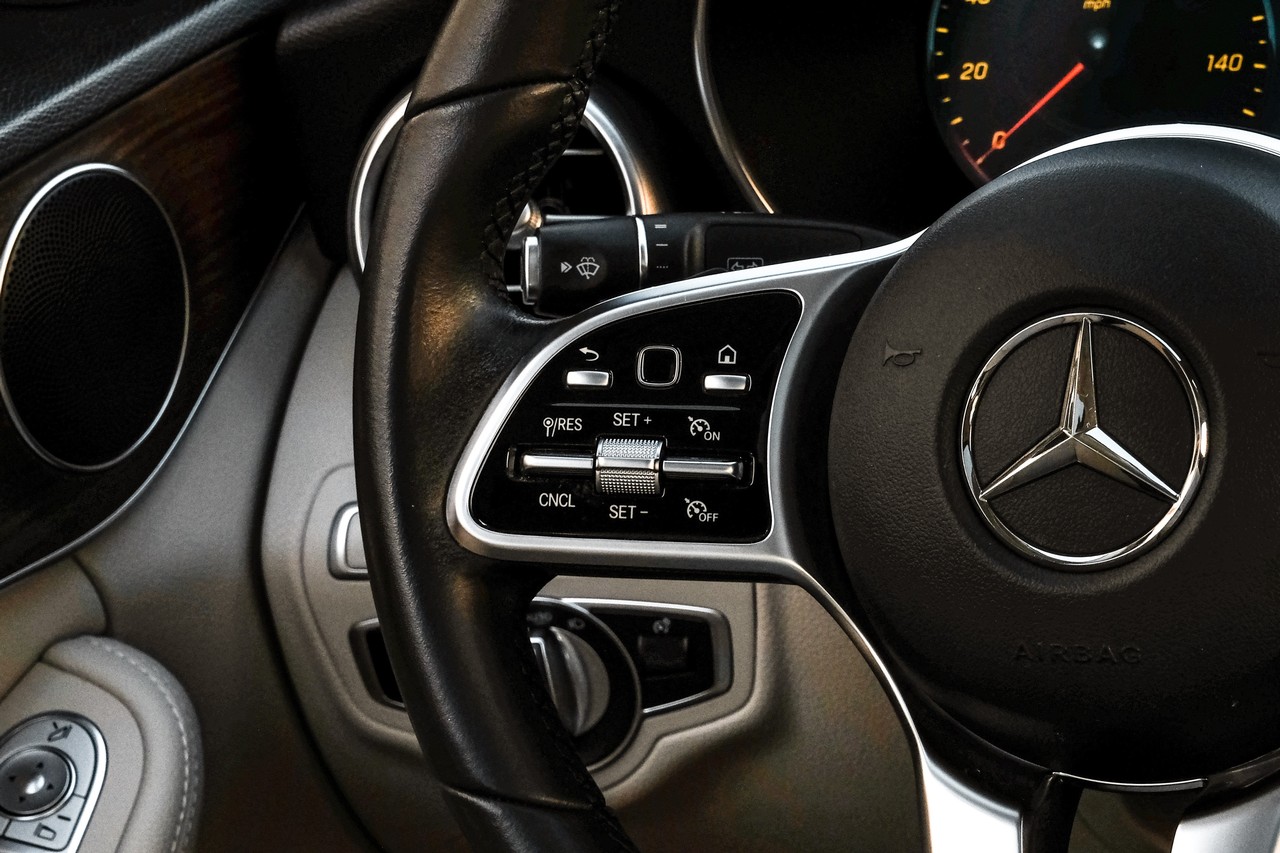 Mercedes-Benz C 300 Vehicle Main Gallery Image 17