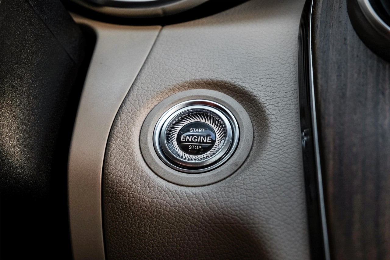 Mercedes-Benz C 300 Vehicle Main Gallery Image 22