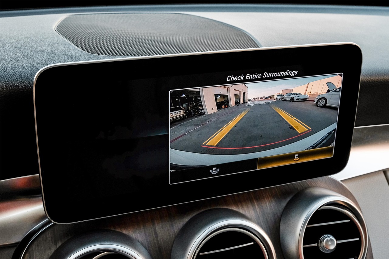 Mercedes-Benz C 300 Vehicle Main Gallery Image 23