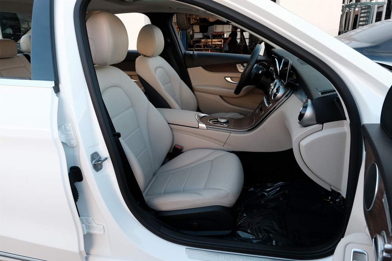 Mercedes-Benz C 300 Vehicle Main Gallery Image 37