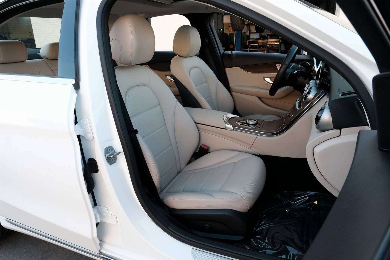 Mercedes-Benz C 300 Vehicle Main Gallery Image 38