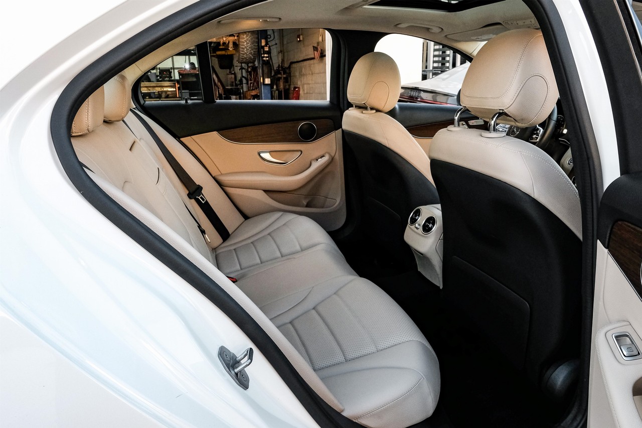 Mercedes-Benz C 300 Vehicle Main Gallery Image 40