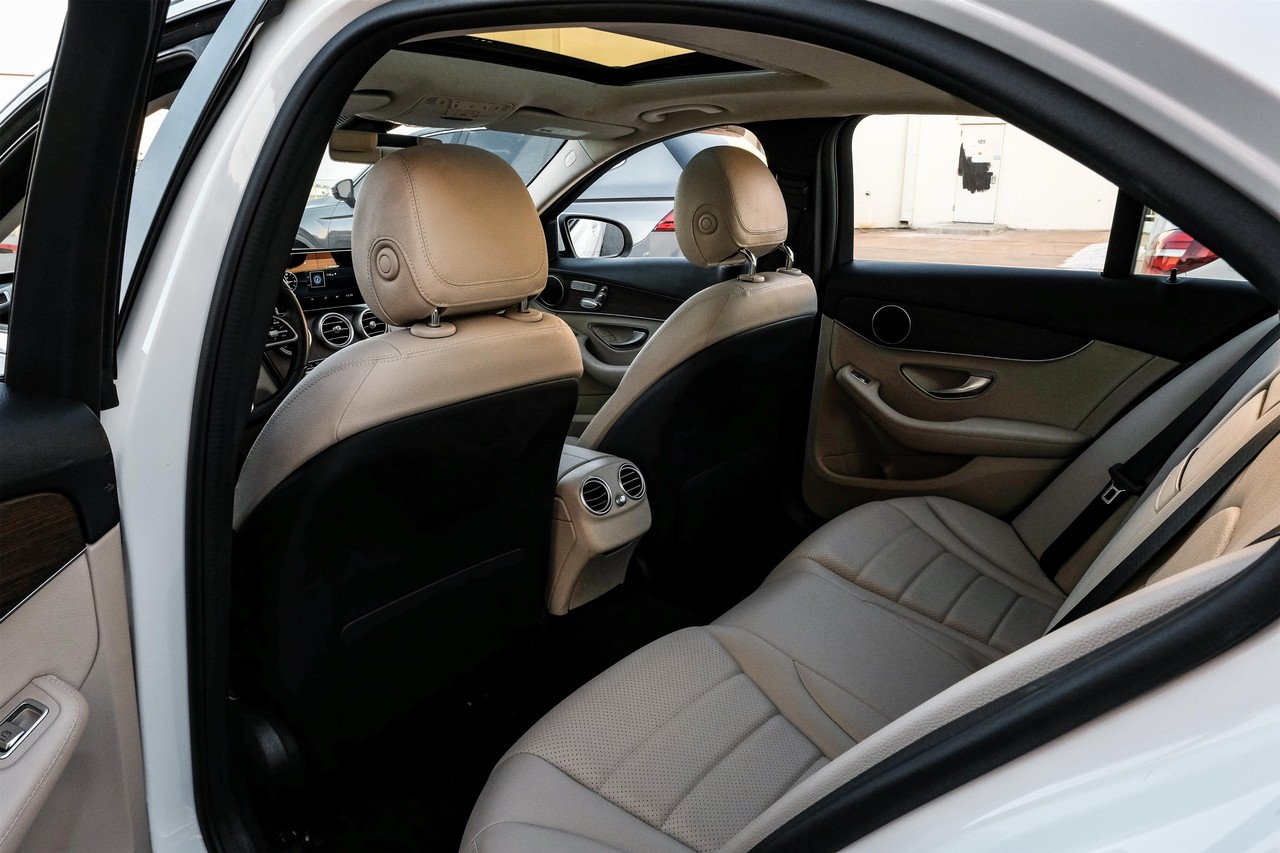 Mercedes-Benz C 300 Vehicle Main Gallery Image 42