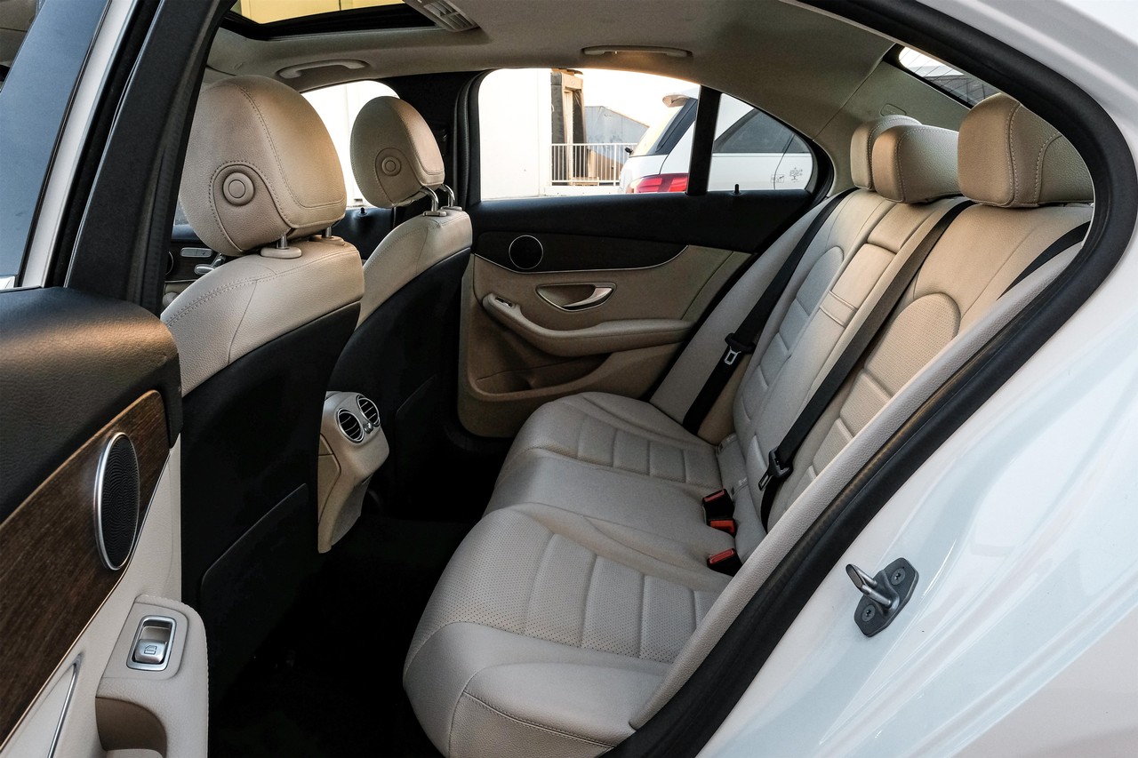 Mercedes-Benz C 300 Vehicle Main Gallery Image 43