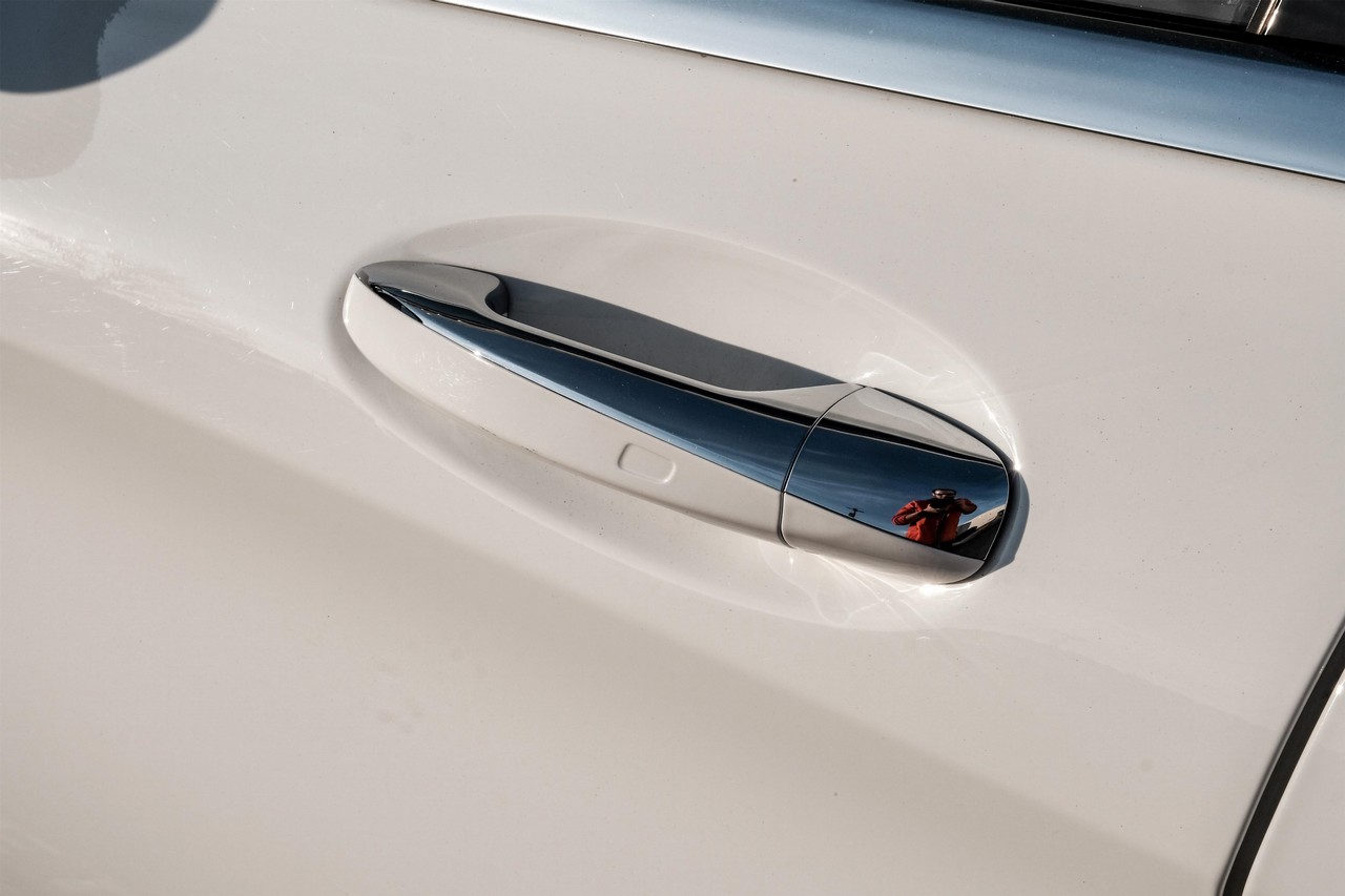 Mercedes-Benz C 300 Vehicle Main Gallery Image 44