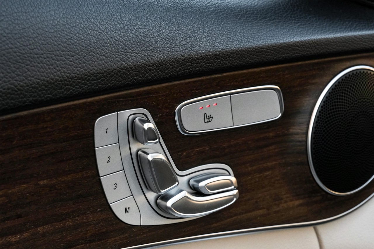 Mercedes-Benz C 300 Vehicle Main Gallery Image 49