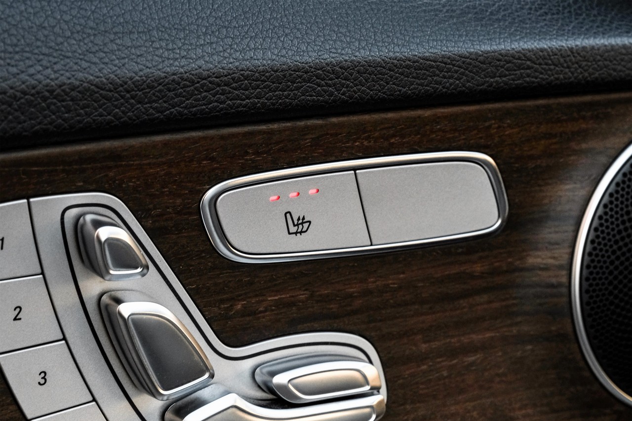 Mercedes-Benz C 300 Vehicle Main Gallery Image 50