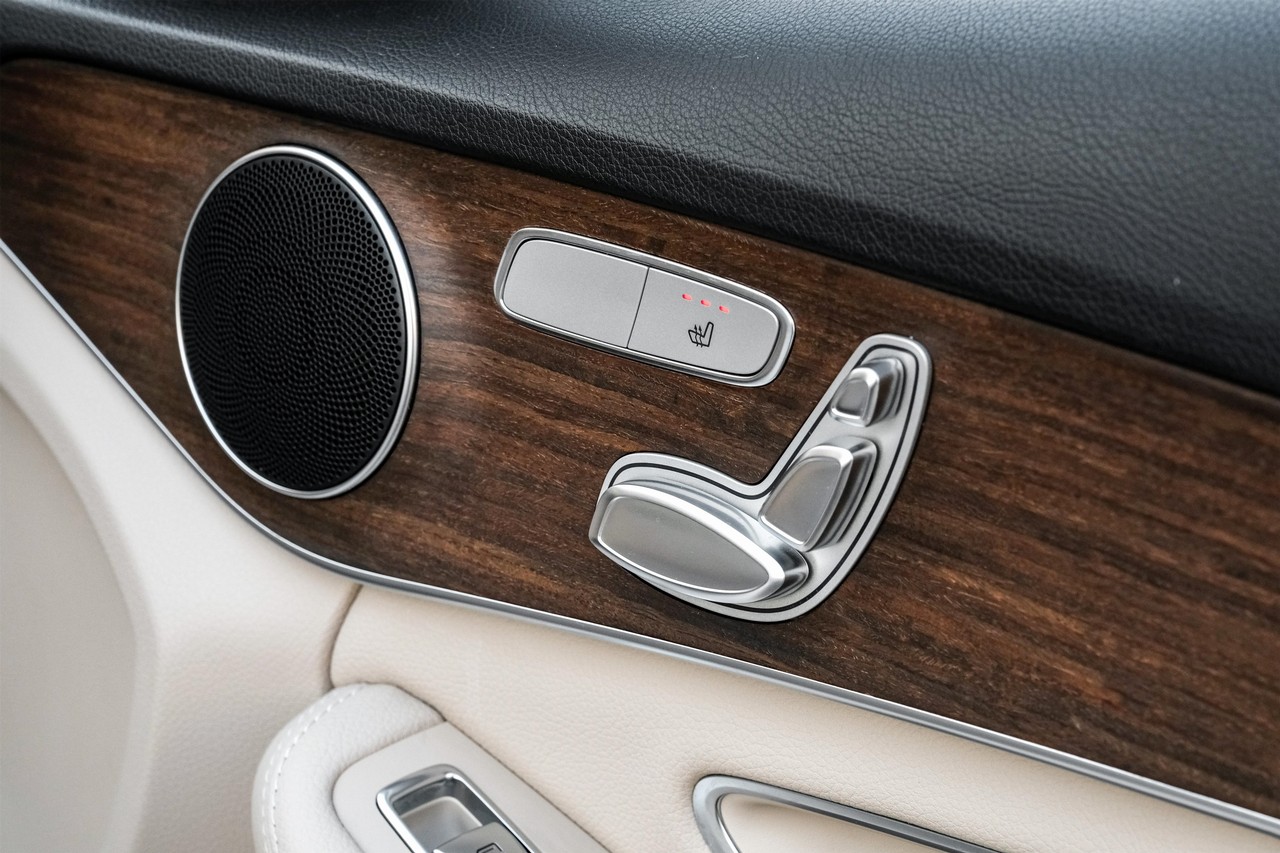 Mercedes-Benz C 300 Vehicle Main Gallery Image 51