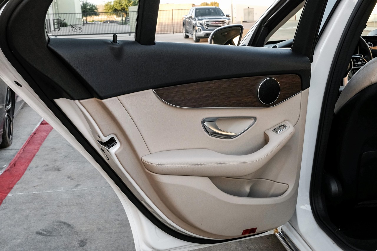 Mercedes-Benz C 300 Vehicle Main Gallery Image 53